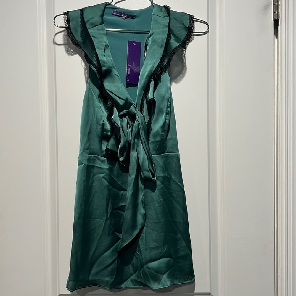 SUGARLIPS green and white black lace tank top. Size medium. NWT.